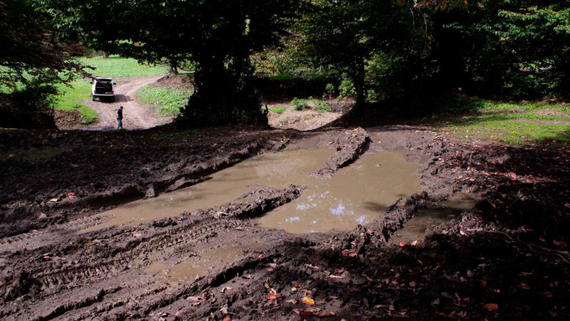 Cəlilabadın Ağbulaq kəndinin sakinləri illərdir yol problemi ilə üz-üzədirlər