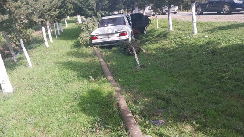 Lənkəranda iki “Mercedes” avtomobili toqquşub