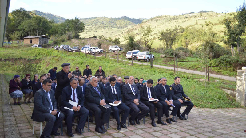 Qəzənfər Ağayev Azaru kənd sakinləri ilə görüşüb