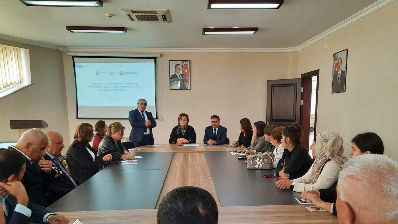 Astarada dəyirmi masa baş tutub