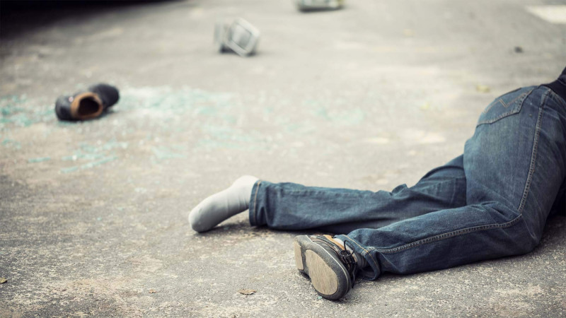 Lənkəranda avtomobil tələbəni vurub