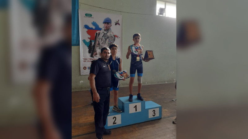 Astaralı güləşçinin və məşqçinin uğuru