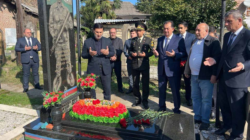 Taleh Qaraşov şəhid Elşad Zeynallının məzarını ziyarət edib