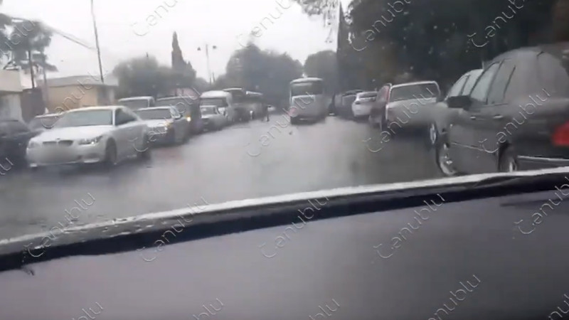 LDU-nun qarşısında yaranan tıxac sürücülərə çətinlik yaradır