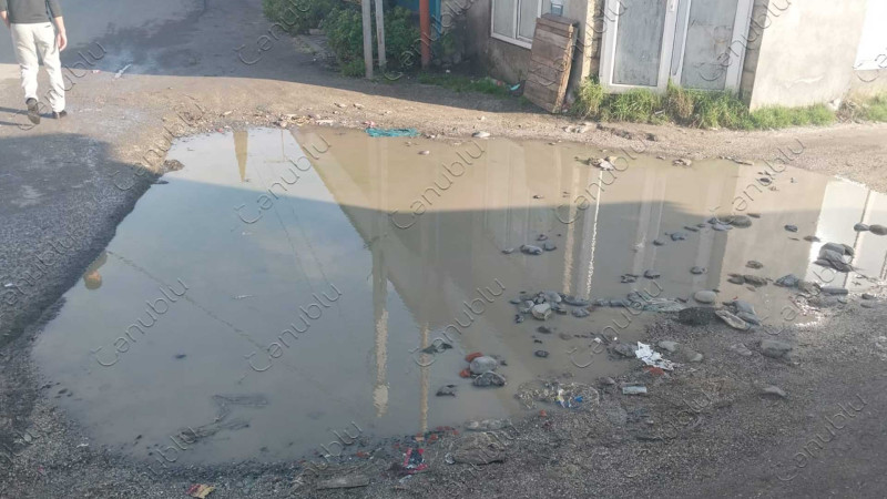 Astarada bazar ətrafında olan yol pis vəziyyətdədir