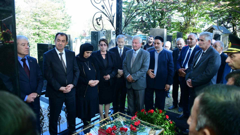 Taleh Qaraşov şəhidlərimizin məzarlarını ziyarət edib