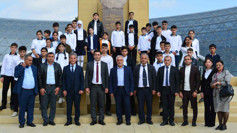 Lənkərandan olan məktəblilər Zəfər Günü münasibətilə Bakını ziyarət ediblər