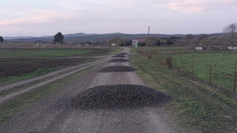 Cəlilabadın Qarakazımlı kəndinin yollarında təmir işləri aparılıb