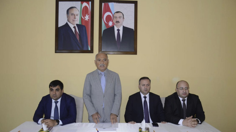 Araz Əhmədov Banbaşı ərazisinin sakinləri ilə görüşüb