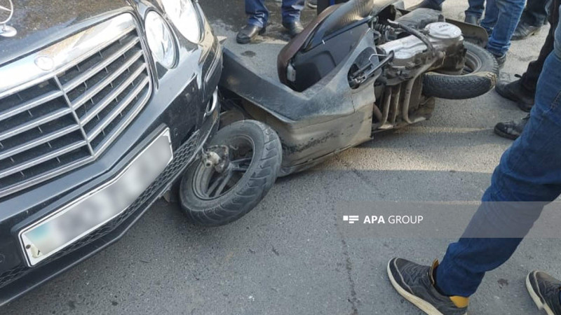 Cəliləbadda qəza: motosiklet iki hissəyə bölünüb