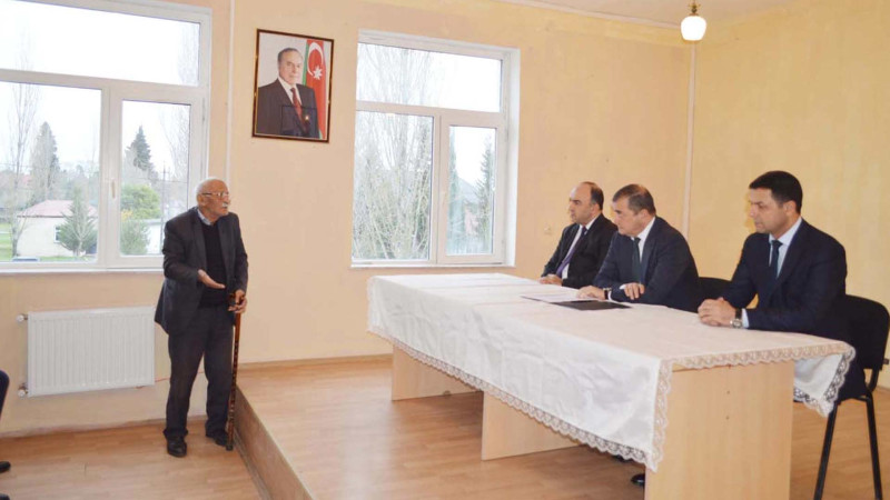 RİH-nin başçısı Qəzənfər Ağayev sakinlərlə görüşüb
