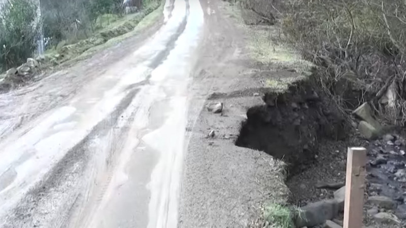Astarada bu körpü qəzalı vəziyyətdədir