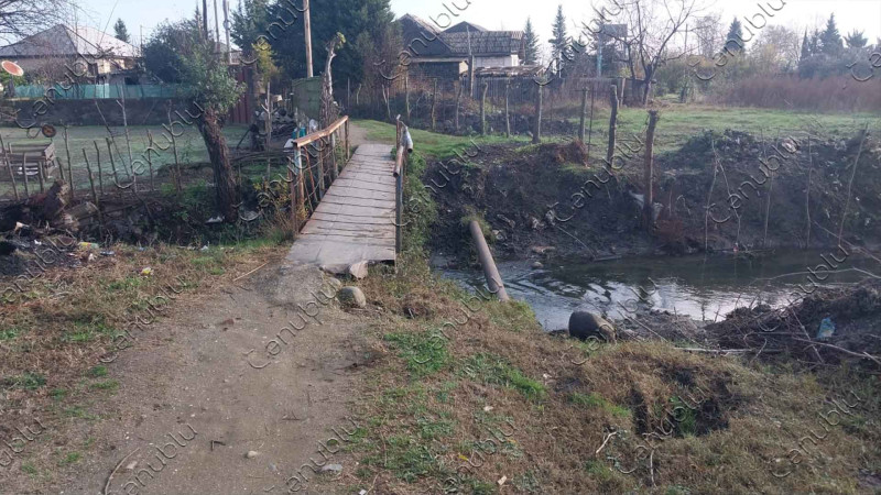 Astarada bu məktəbin şagirdləri yoldan əziyyət çəkirlər