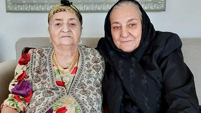 Şəhid general Polad Həşimovun anası Mübariz Mənsimovun qonağı olub