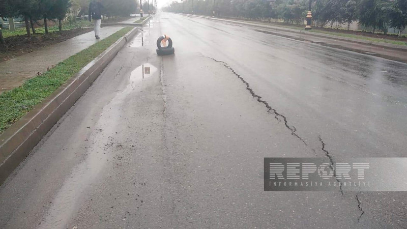 Cəlilabadın bu hissəsində yol çöküb