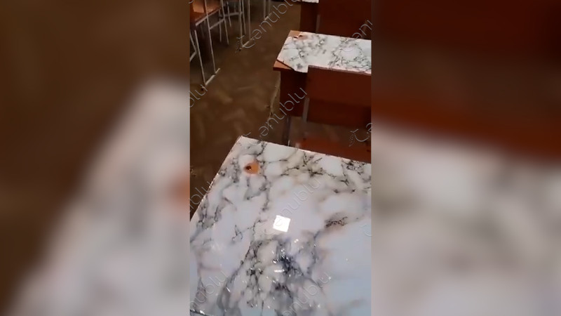 Əriyən qar Lənkəranda şəhər məktəbinin otaqlarına sızır