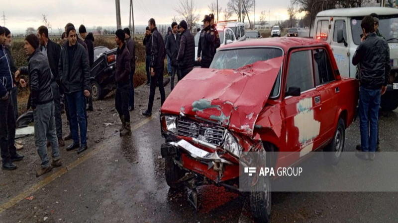 Lənkəranda qəza: avtomobil aşıb