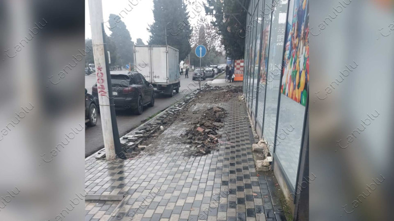 Lənkəranda təmiri yenicə bitən piyada səkisində qazıntı işləri aparılır