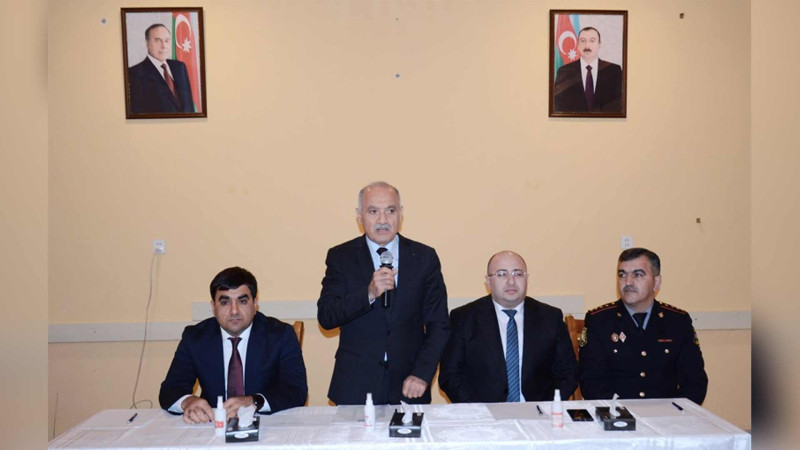 Araz Əhmədov Şərəfə sakinləri ilə görüş keçirib