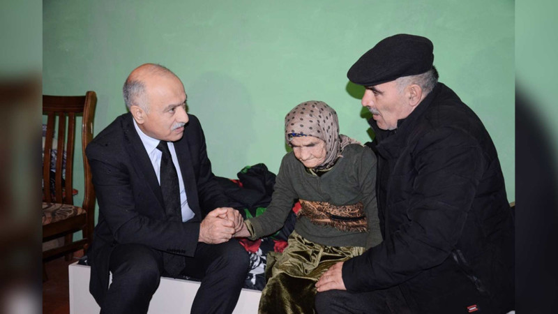 Masallıda icra başçısı 102 yaşlı sakinə baş çəkib