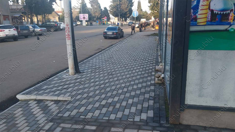 Lənkəranın mərkəzində piyada səkisinin təmiri sonlanıb