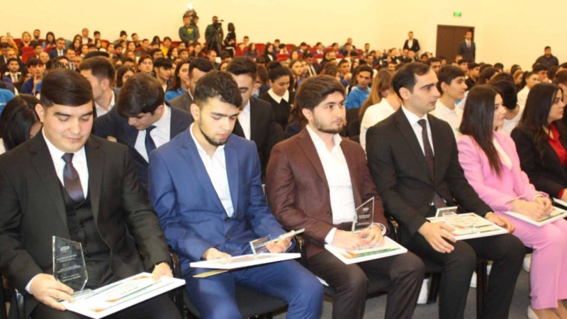 Lənkəranda “İlin gənci” nominasiyası üzrə mükafatlar təqdim olunub