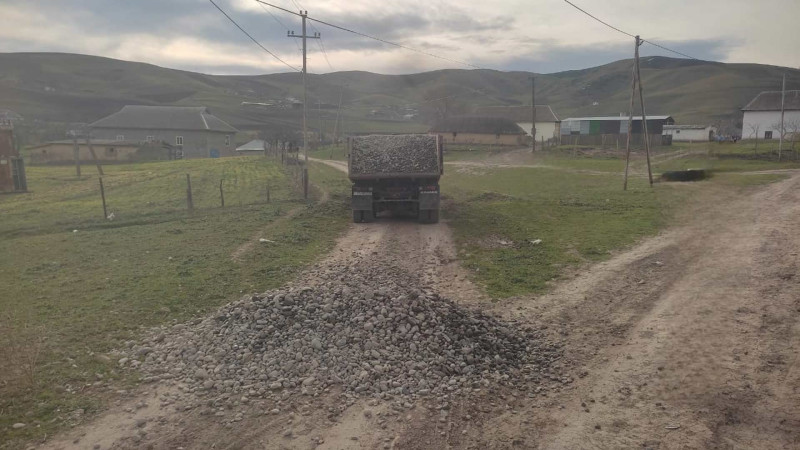 Cəlilabadda kənddaxili yollar təmir edilir