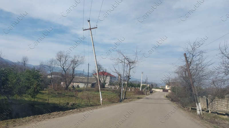 Astaranın Siyatük kəndində dirək qəzalı vəziyyətdədir