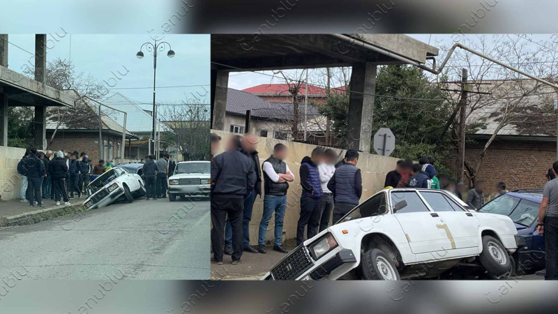 Lənkəranda qəza: avtomobillər xəndəyə düşüb