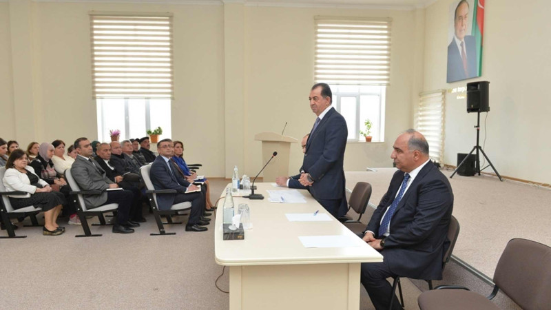 Taleh Qaraşov Nərimanabad qəsəbəsinin əhalisini dinləyib