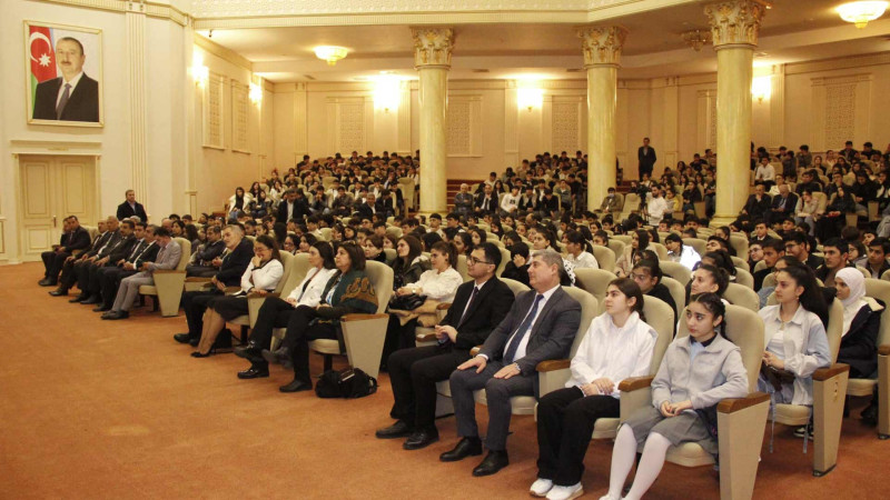 Cəlilabadda şagird və tələbələrlə görüş baş tutub