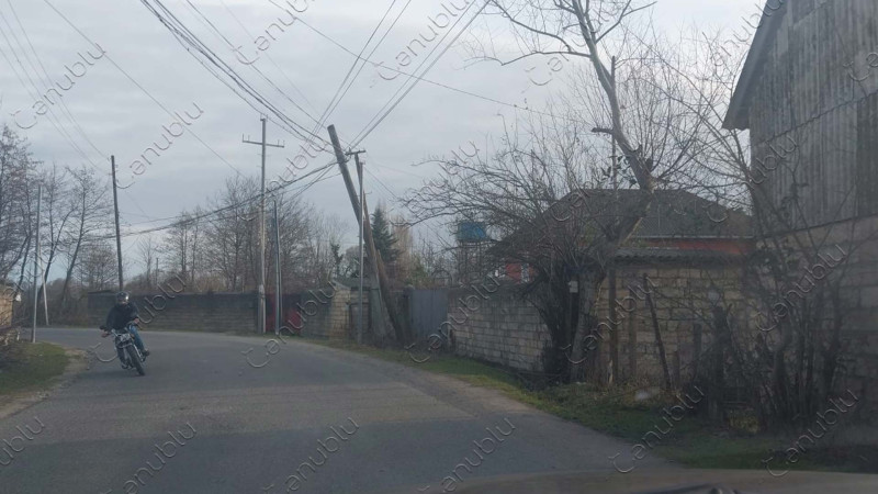 Astarada daha bir dirək qəzalı vəziyyətdədir