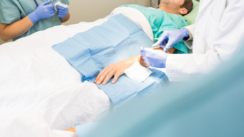 Dəhşətli qəzada xəsarət alan şəxs hospitalizasiya olunub