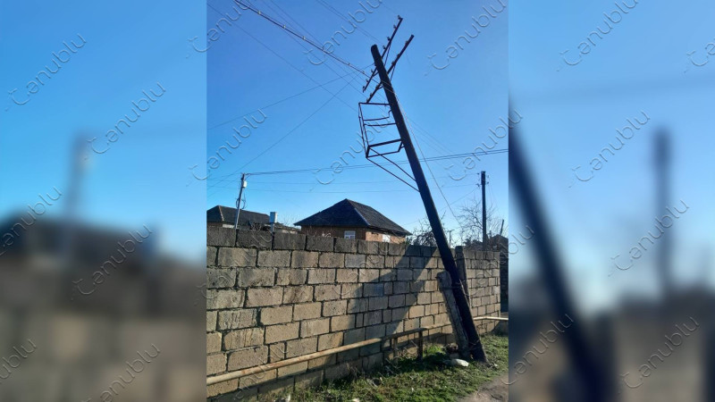 Lənkəranın Göyşaban kəndində yerləşən dirək qəzalı vəziyyətdədir