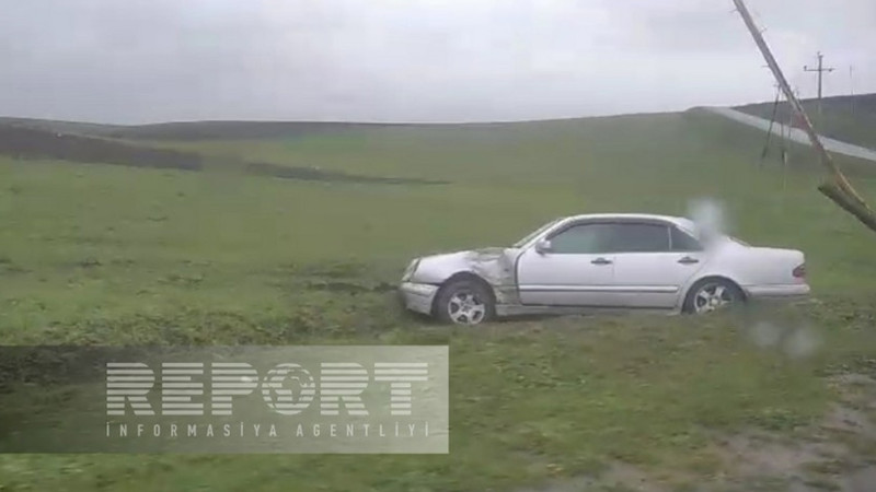 Cəlilabadda qəza: avtomobil dirəyə çarpılıb