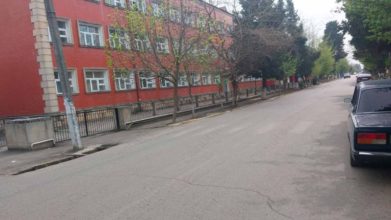Lənkəranda məktəbin önündə piyada nişanının olmaması şagirdləri təhlükəyə atır