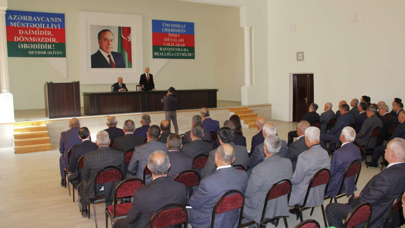 Cəlilabadda mövcud problemlər və bələdiyyələrin iş fəaliyyəti ilə bağlı müşavirə keçirilib