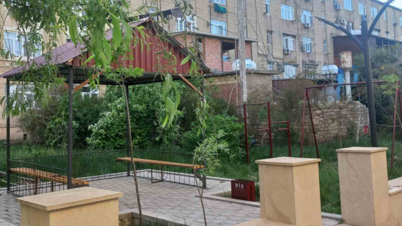 Cəlilabadda bu binanın həyəti abadlaşdırılıb