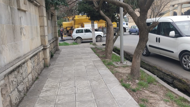 Lənkəranda yolların təmiri davam edir