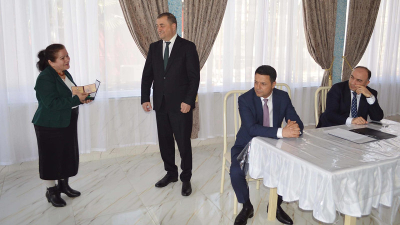 Qəzənfər Ağayev Pensər kənd sakinlərini dinləyib