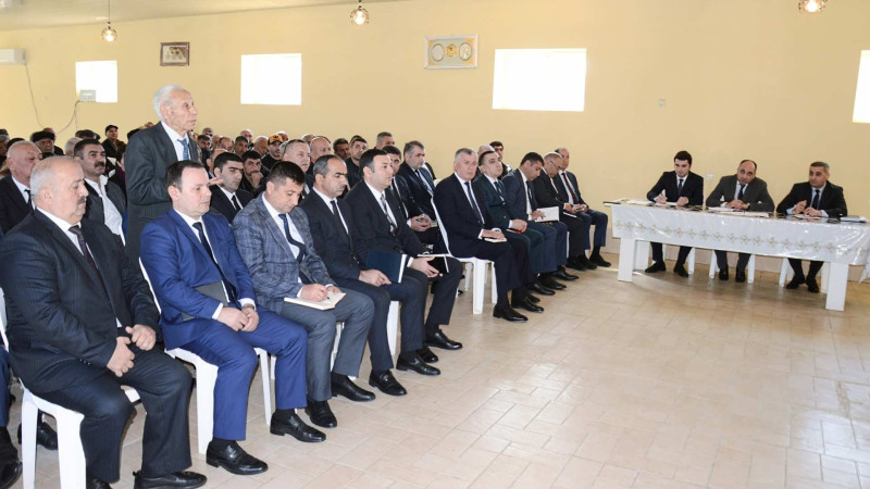 Araz Əhmədov İkinci Yeddioymaq ərazisinin sakinlərini qəbul edib