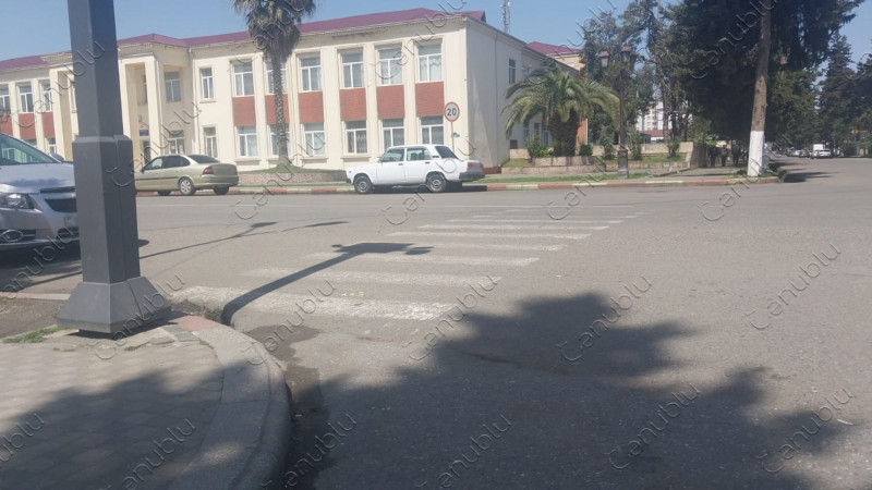 Astarada bu yol piyadaları təhlükəyə atır