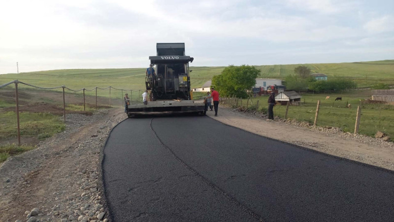 Cəlilabadın Şabanlı kəndinin yollarına asfalt döşənib