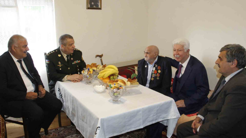 Rafiq Cəlilov Böyük Vətən müharibəsi iştirakçısına baş çəkib