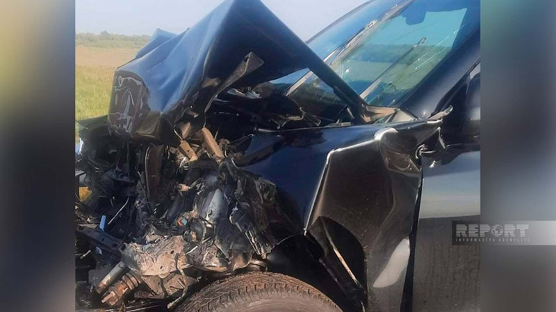 Cəlilabadda minik avtomobili ilə mikroavtobus toqquşub