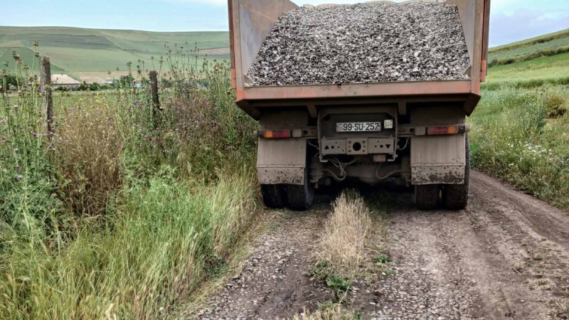 Cəlilabadda kənddaxili yolların təmiri davam etdirilir