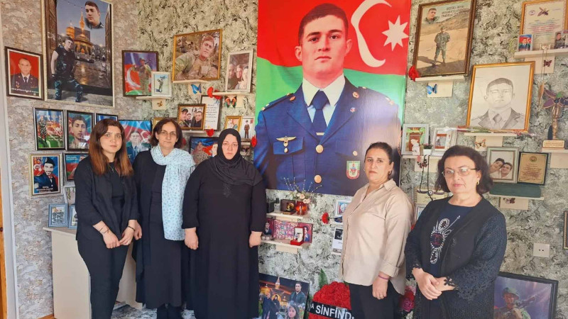 Lənkəranda kitabxana işçiləri şəhid ailəsinə baş çəkiblər