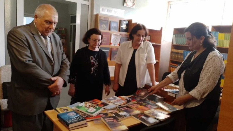 Yazıçı-publisist Əlisafa Azayev Mərkəzi Kitabxanada olub
