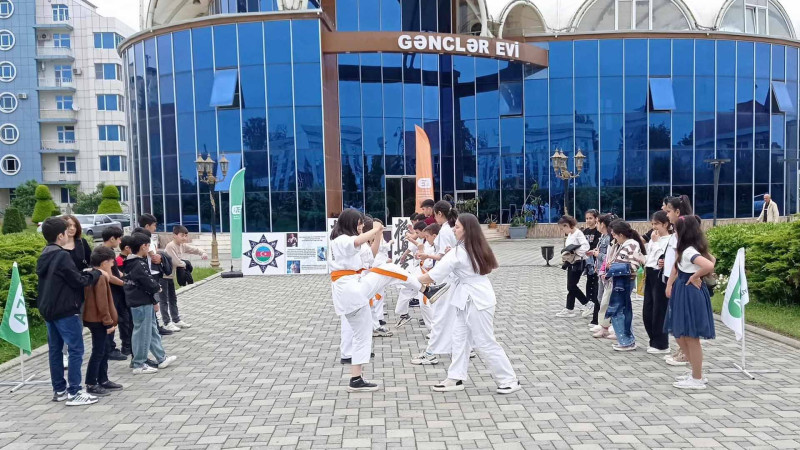 Lənkəranda yeniyetmə və gənclər arasında karate üzrə nümunəvi çıxışlar göstərilib