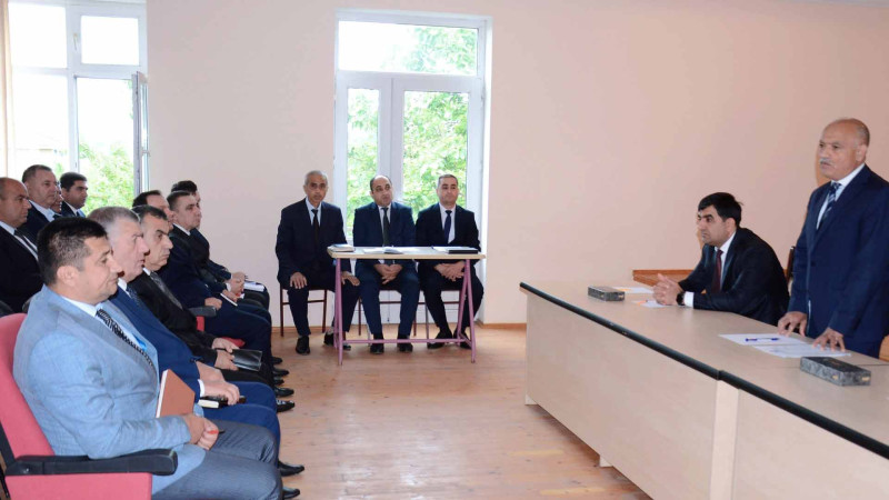 Araz Əhmədov Öncəqala ərazisində sakinlərin müraciətlərini dinləyib